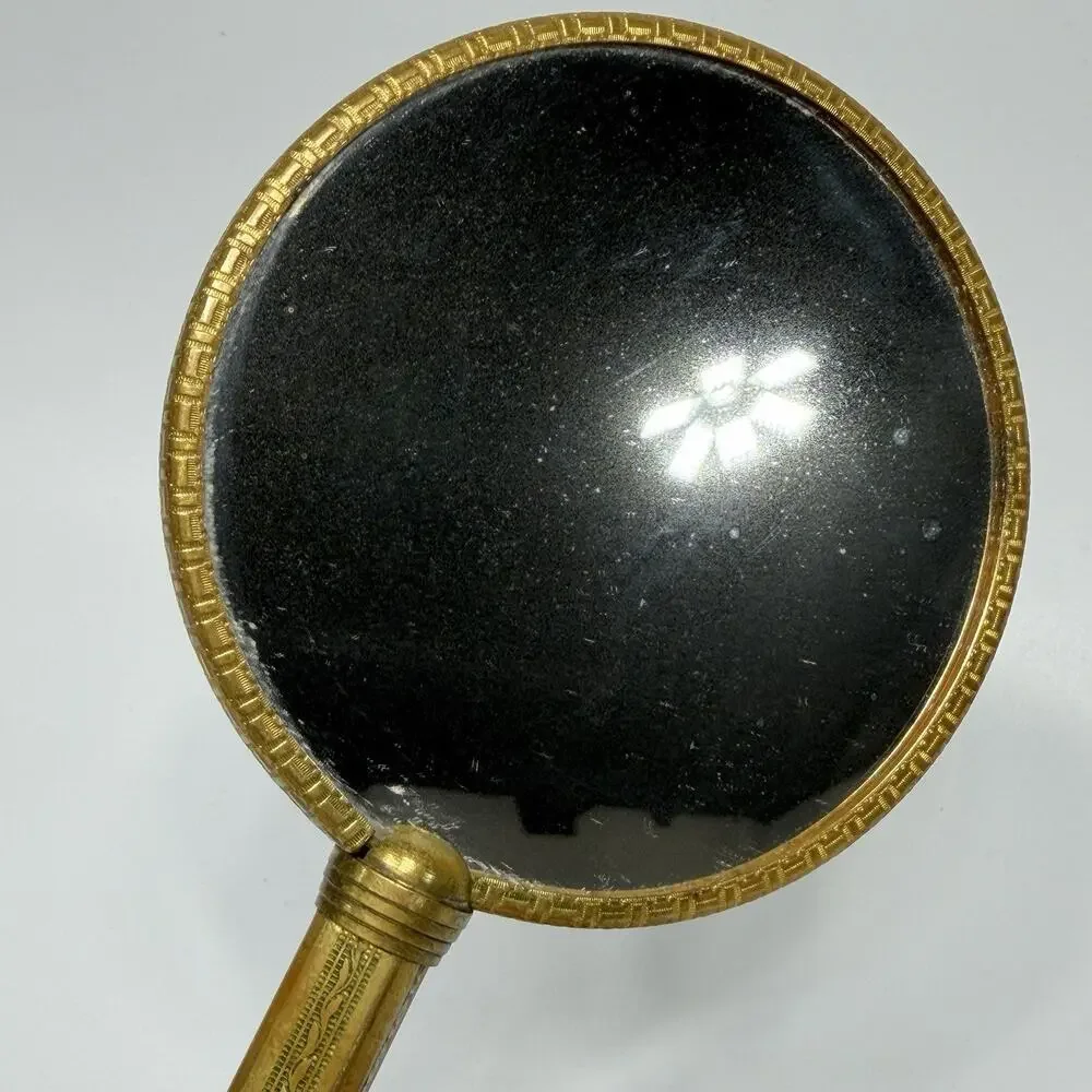 Unbranded vintage round